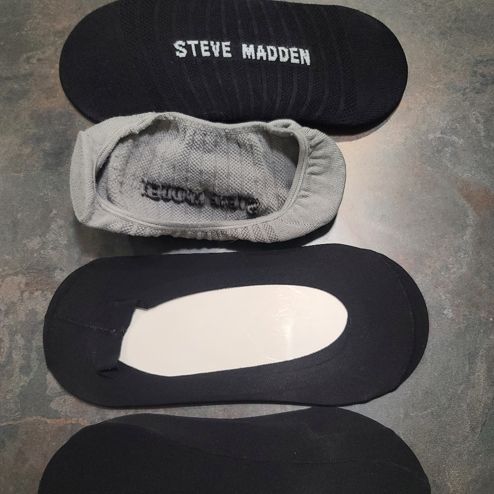 3 pair of no show socks 2 are Steve madden